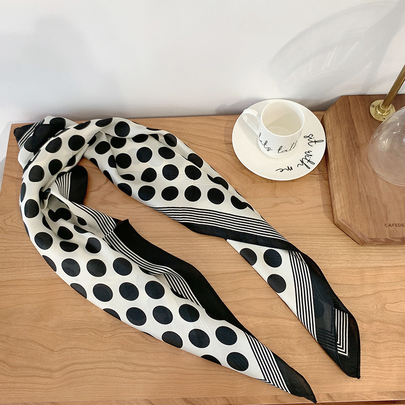 Decoración de verano bufandas de seda para viajeros bufandas profesionales 70x70 pequeñas bufandas cuadradas accesorios de mujer ataduras de cabello seda simulada