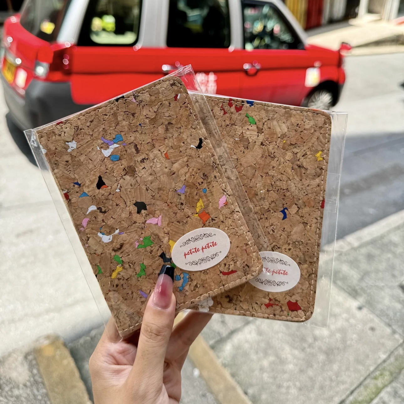 小红书同款香港红酒木塞护照夹多功能旅行卡包机票身份证件收纳包