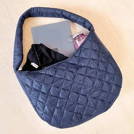 跨境女生时尚单肩包定制外贸工厂绗缝菱形斜挎蓬松包quilted bag