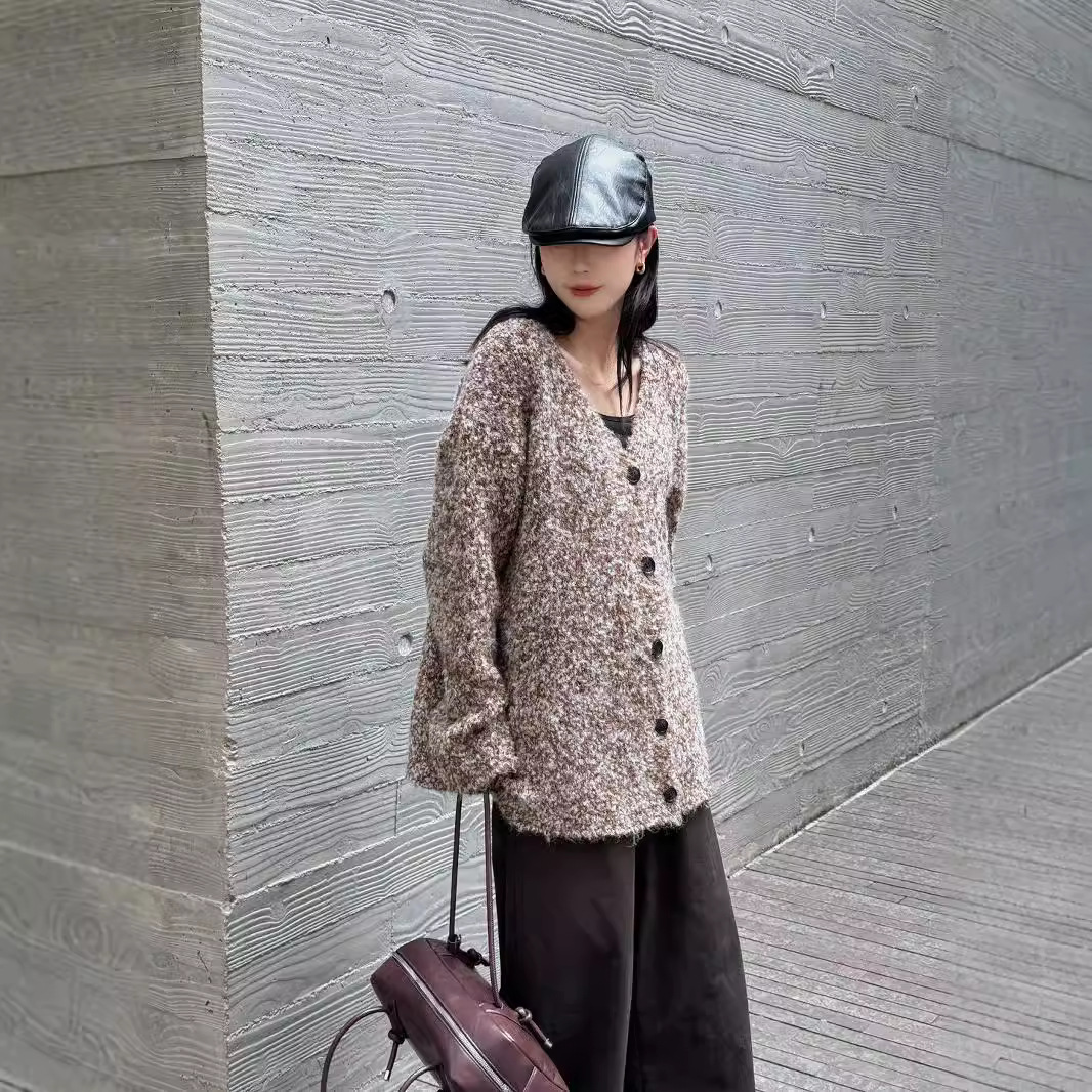 24 invierno Puyuan 2024 otoño nuevo estilo coreano suelto de cuello en V cardigan de punto sensación de diseño image 4