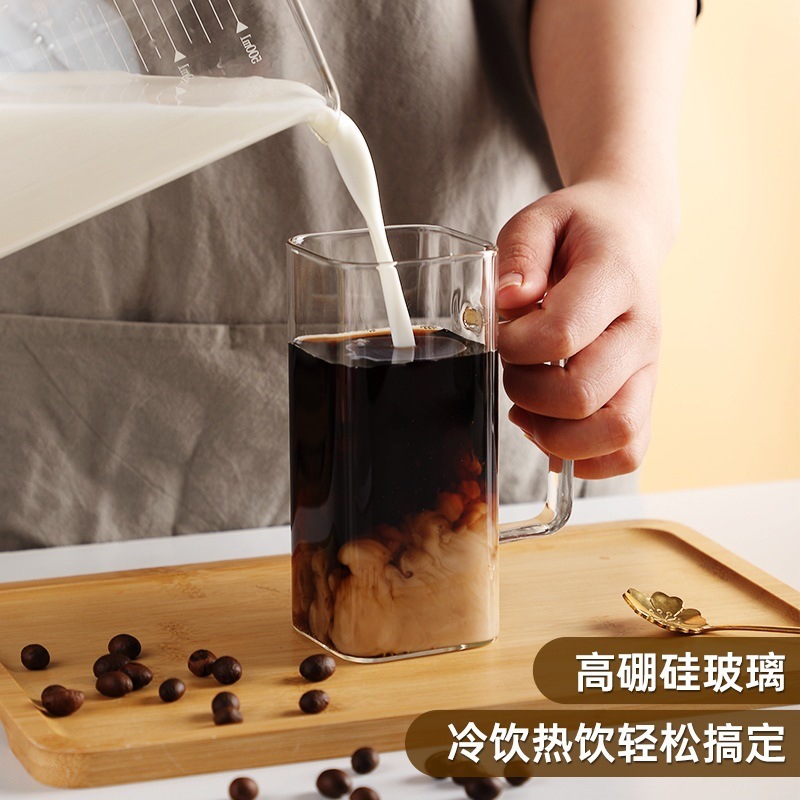 Borosilicato tapa de bambú taza de paja taza de vidrio hogar taza de agua cuadrada mango de color taza de agua fría taza de jugo taza de leche
