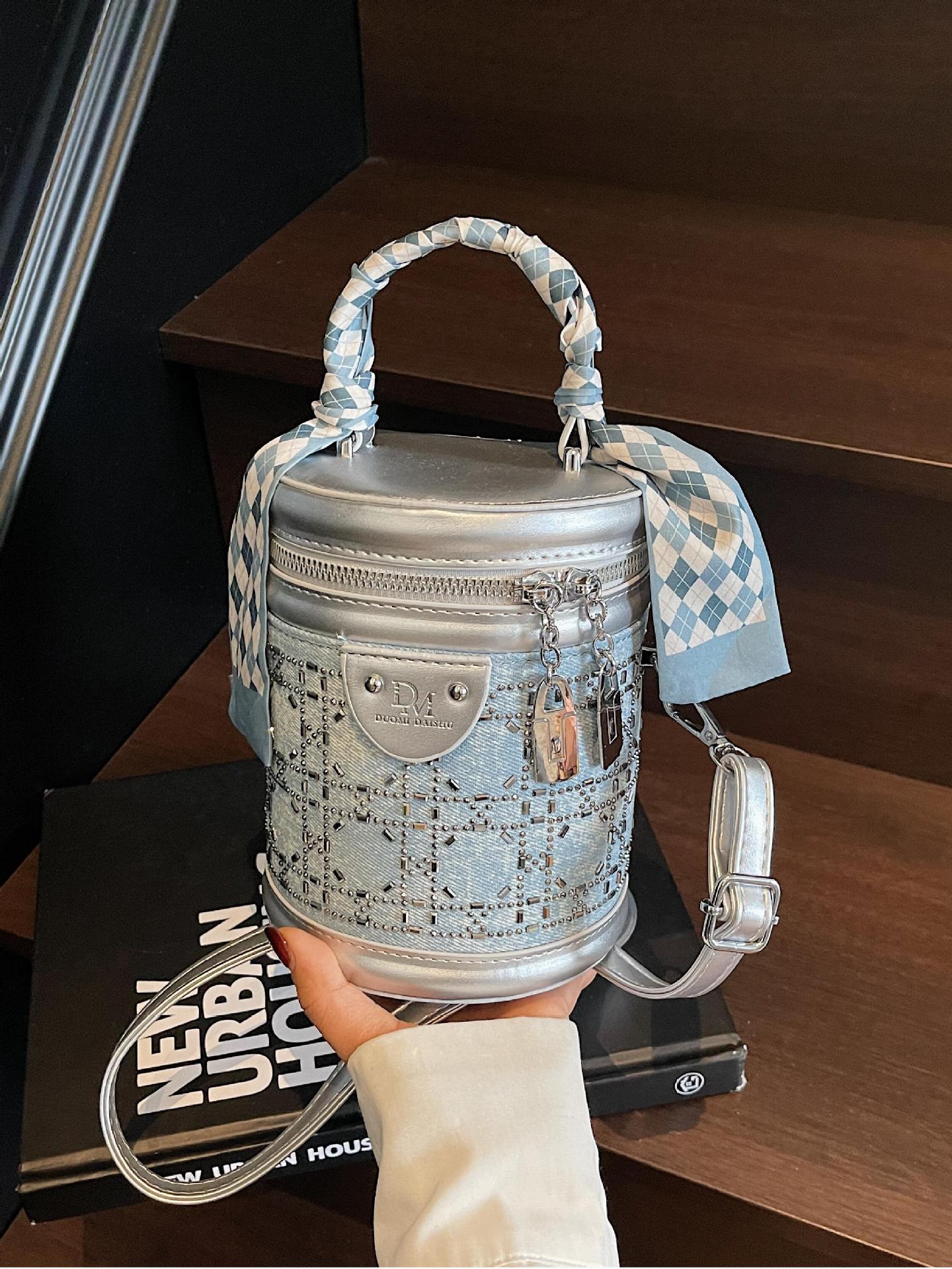 Bolso de cubo de mano de diamantes calientes de nicho popular de verano para mujer 2025 nuevo bolso de hombro de estilo occidental de moda bolso de mensajero de estilo explosivo