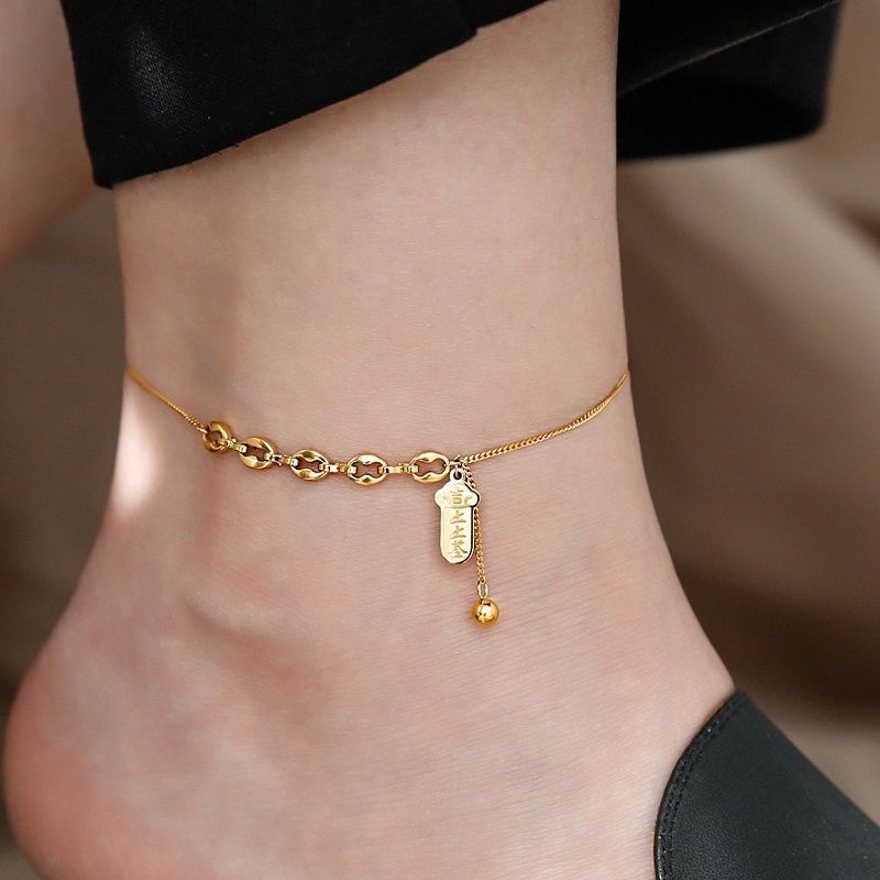 Diseño Avanzado de Acero de titanio chapado en oro no se desvanece buena suerte Nuevo Top signo colgante tobillos para niñas moda ins nicho