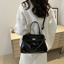 �n��С������ͨ�ڰ���Ůʽ2024�¿�r�ЄP����������μ�б���