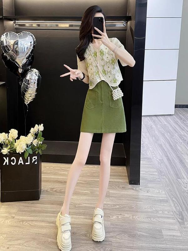 絶美の夏には、小さなスーツのスカートを着て、年齢を減らして透かし彫りのシャツを着て、腰の高いa字のスカートを2つセット着ています|undefined