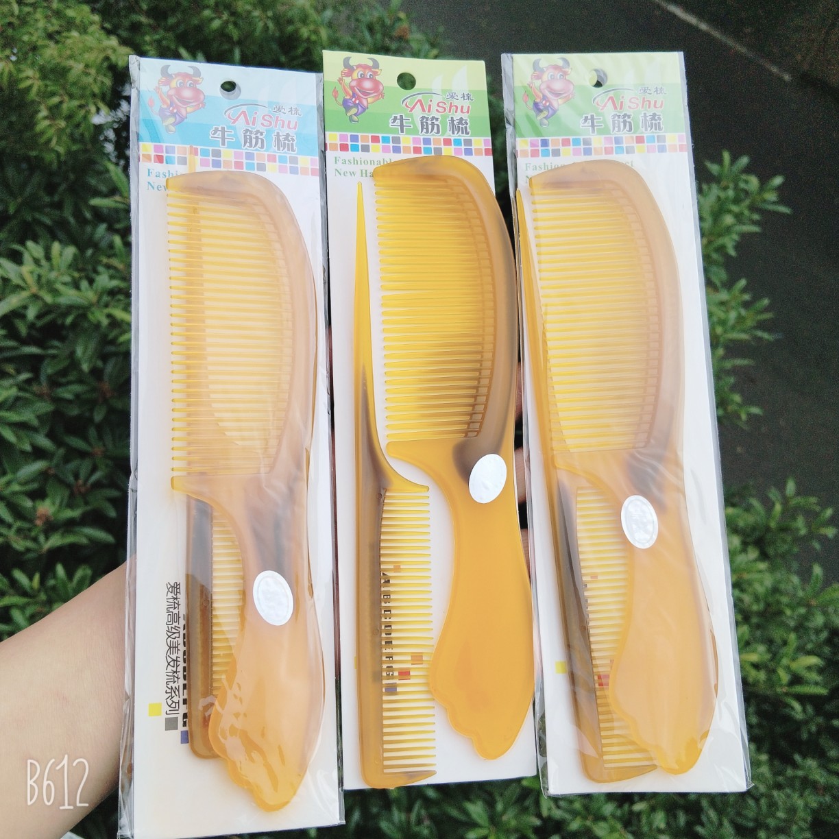Bonito peine de peinado color macarrón con cojín de aire para masaje, adecuado para uso doméstico y dormitorios estudiantiles, cepillo de pelo de plástico suave con cojín de aire.