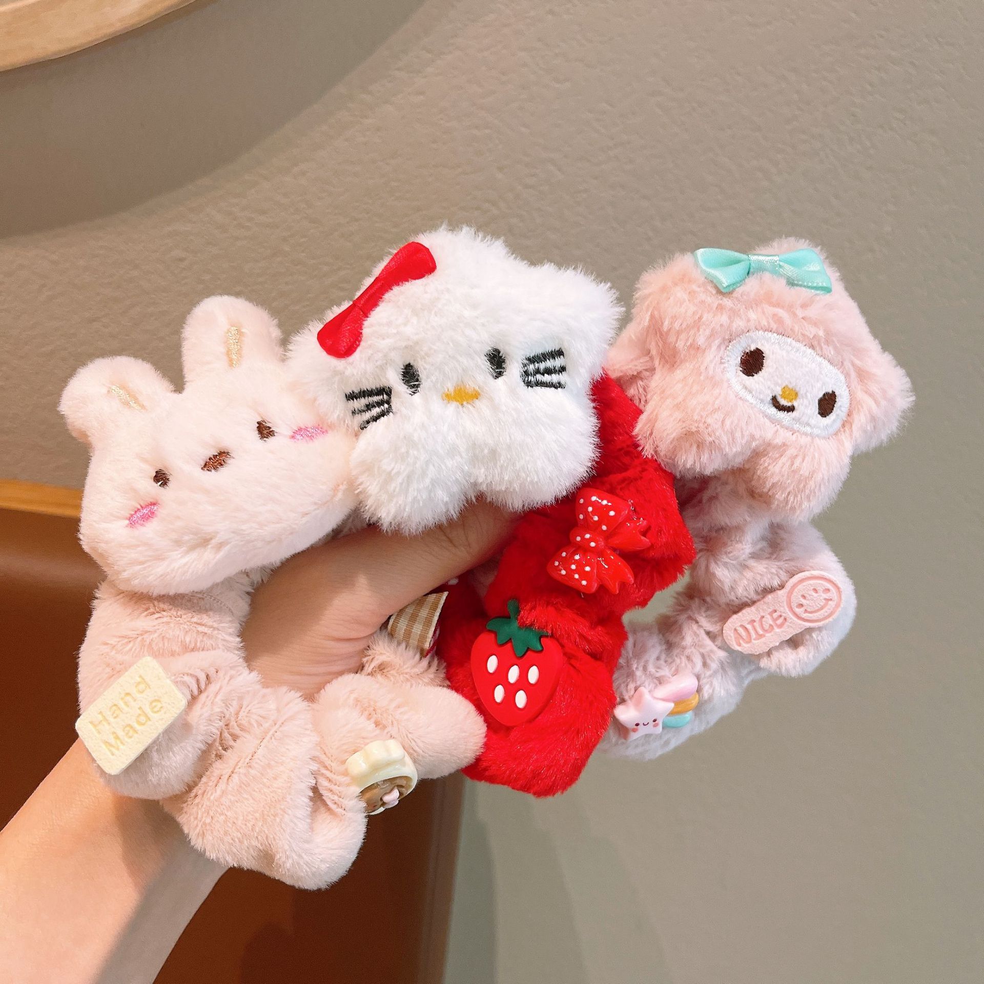 Nuevos niños de peluche collar de bocado niñas lindas muñecas de dibujos animados correa de elasticidad para bebés Galerie Lomi cuerda decorada al por mayor