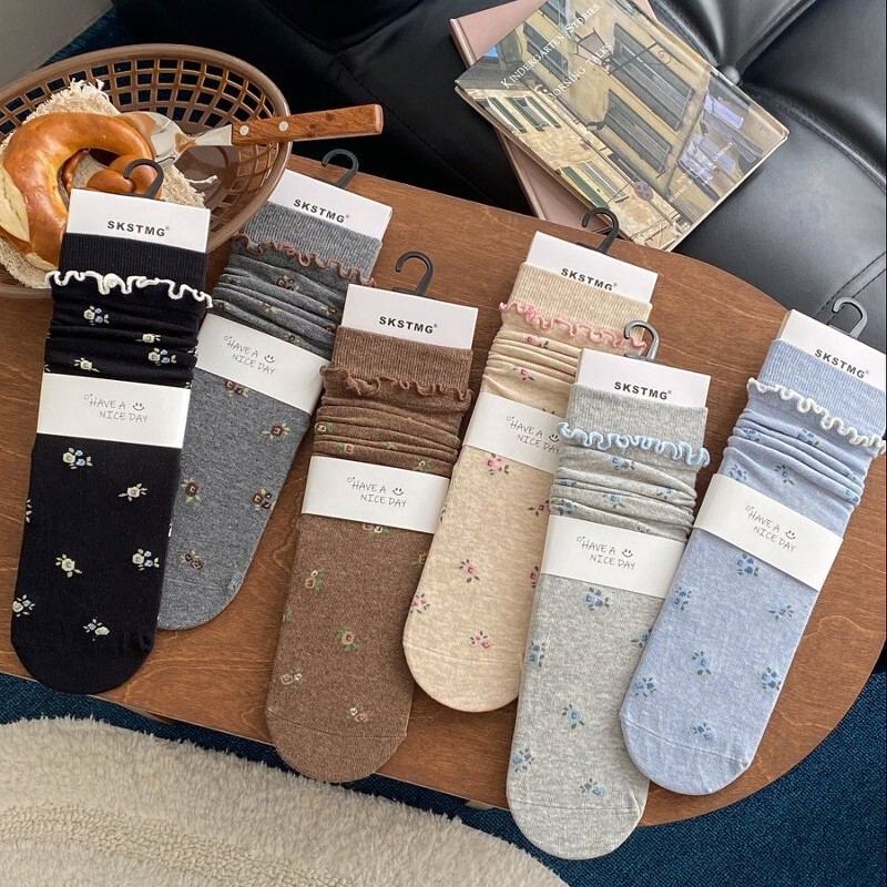 New retro floral print ankle socks, women's mid-calf socks, spring and autumn cotton socks, versatile with small leather shoes, trendy lace long socks New retro floral print ankle socks, women's mid-calf socks, spring and autumn cotton socks, versatile with small leather shoes, trendy lace long socks