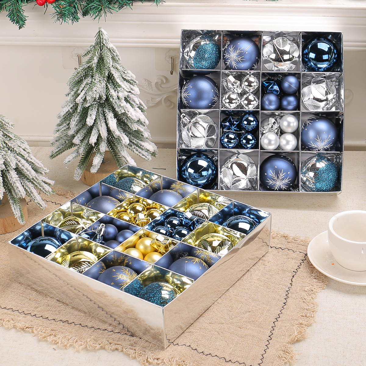 Nuevos productos galvanizados bolas de decoración de Navidad árbol de Navidad de plástico colgante bolas de Navidad pintadas colgante caja de regalo