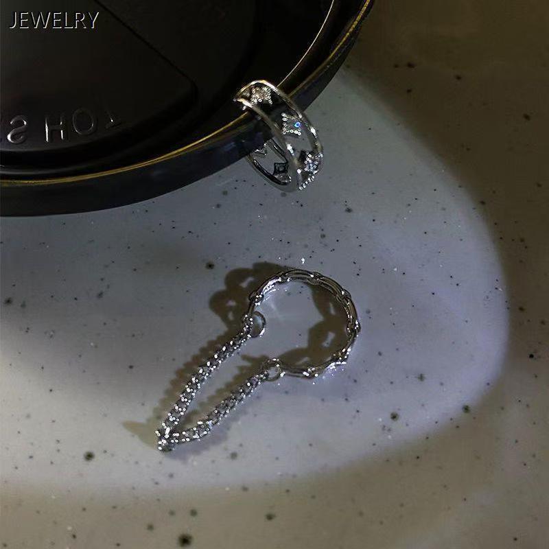 Un par de pinzas para la oreja de cadena de diamantes estrella