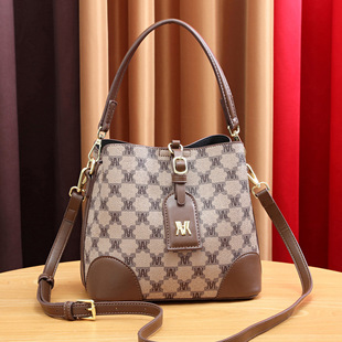 Ʒ���¿�߼���Ů��������p�ݕr��ˮͰ�����|Ůʿ�μ�����