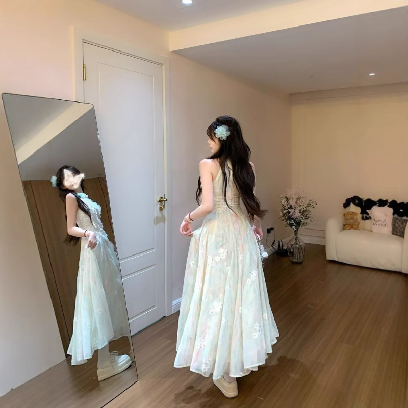 法式甜美绿色无袖不规则蕾丝挂脖式花朵连衣裙女夏新款氛围感长裙|undefined