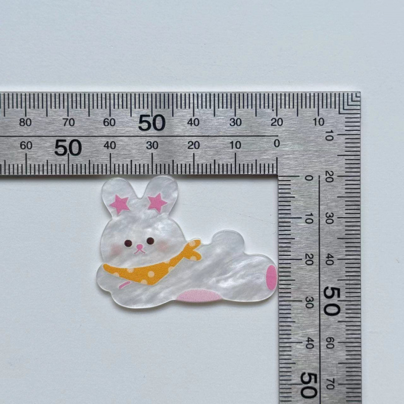 흰 턱받이 토끼