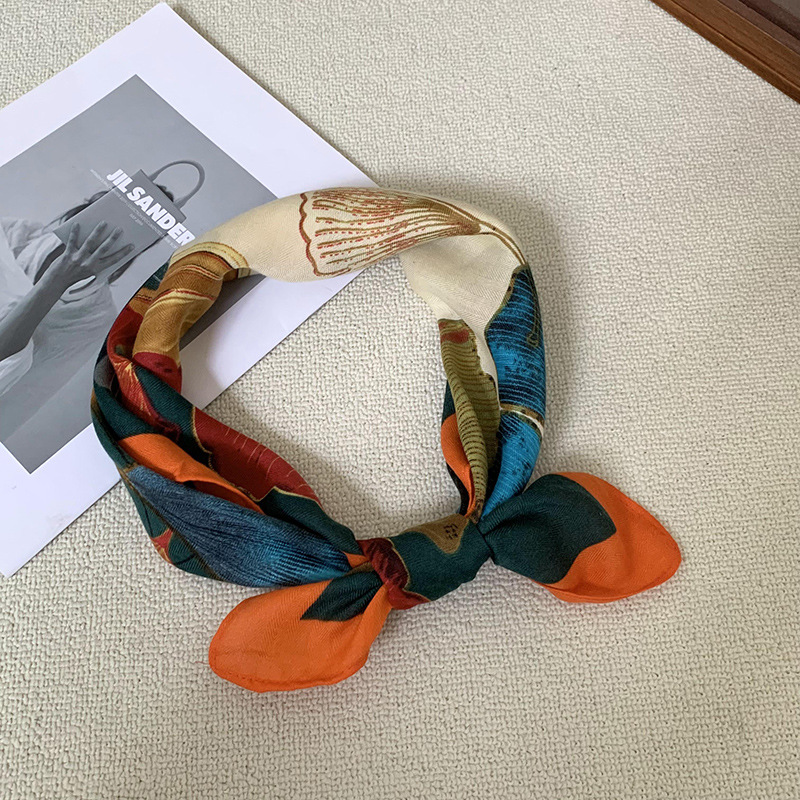 Bufandas de seda cuadrada alta sensación2025 nueva alta sensación de decoración caliente bufandas de cuello bufandas de flores bufandas de seda al por mayor