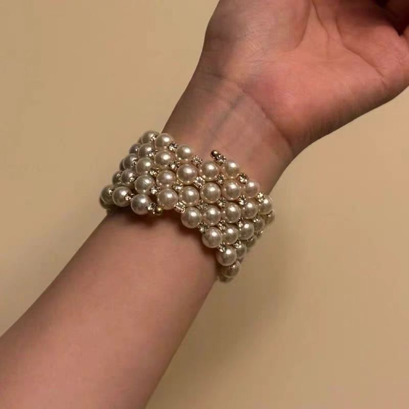 European and American New Retro Imitation Pearl Flash Diamond Wide Version Bracelet Niche Accessible Luxury High-End Hand Jewelry Bracelet Fashion Accessories European and American New Retro Imitation Pearl Flash Diamond Wide Version Bracelet Niche Accessible Luxury High-End Hand Jewelry Bracelet Fashion Accessories