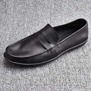 Men's shoes are soft and easy to get tired on the foot. Leather men's casual shoes