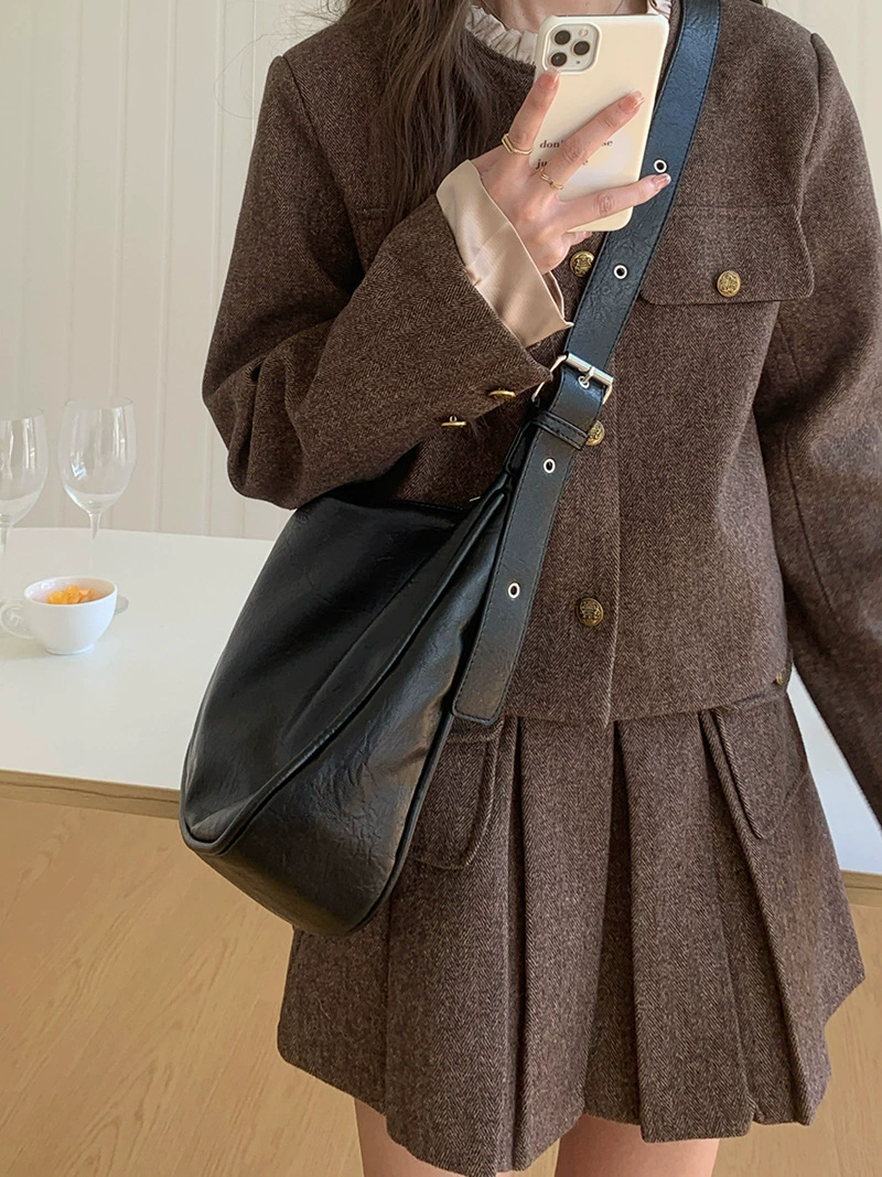 Shoulder Bag Capacious One‑Shoulder Retro Style, High‑Quality, 33×25×10 cm Adjustable Strap