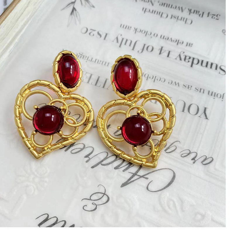 Retro Heart Shape Alloy Plating Hollow Out Inlay Artificial Gemstones Women's Drop Earrings 1 Pair display picture 2