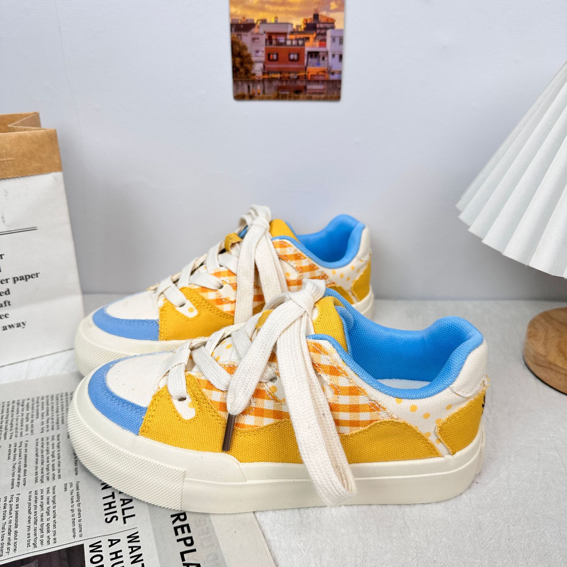 Zapatos de pan de dopamina de onda lejana 2025 nuevos zapatos de mujer de moda primavera de suela gruesa zapatos casuales de todo fósforo zapatillas de deporte para mujer