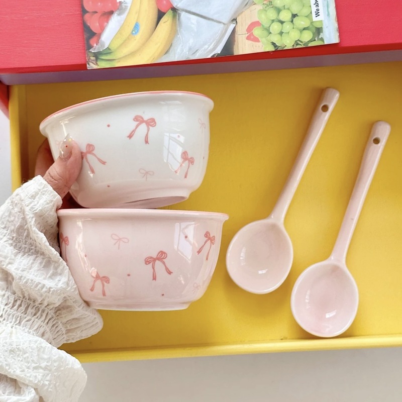 ピンクの蝶結びのご飯の碗の少女の心の陶磁器の高温の釉薬の下で色の家庭のデザートの碗はオーブンがマイクロ波ができます。|undefined