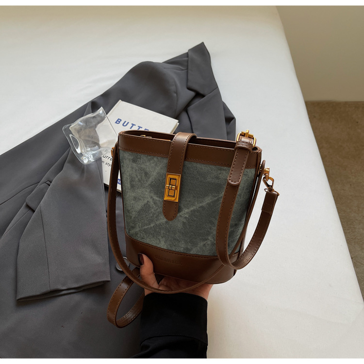 2024 New Korean-style trendy single-shoulder bag, niche design, underarm bag, fashionable and casual bucket bag, crossbody women's bag undefined