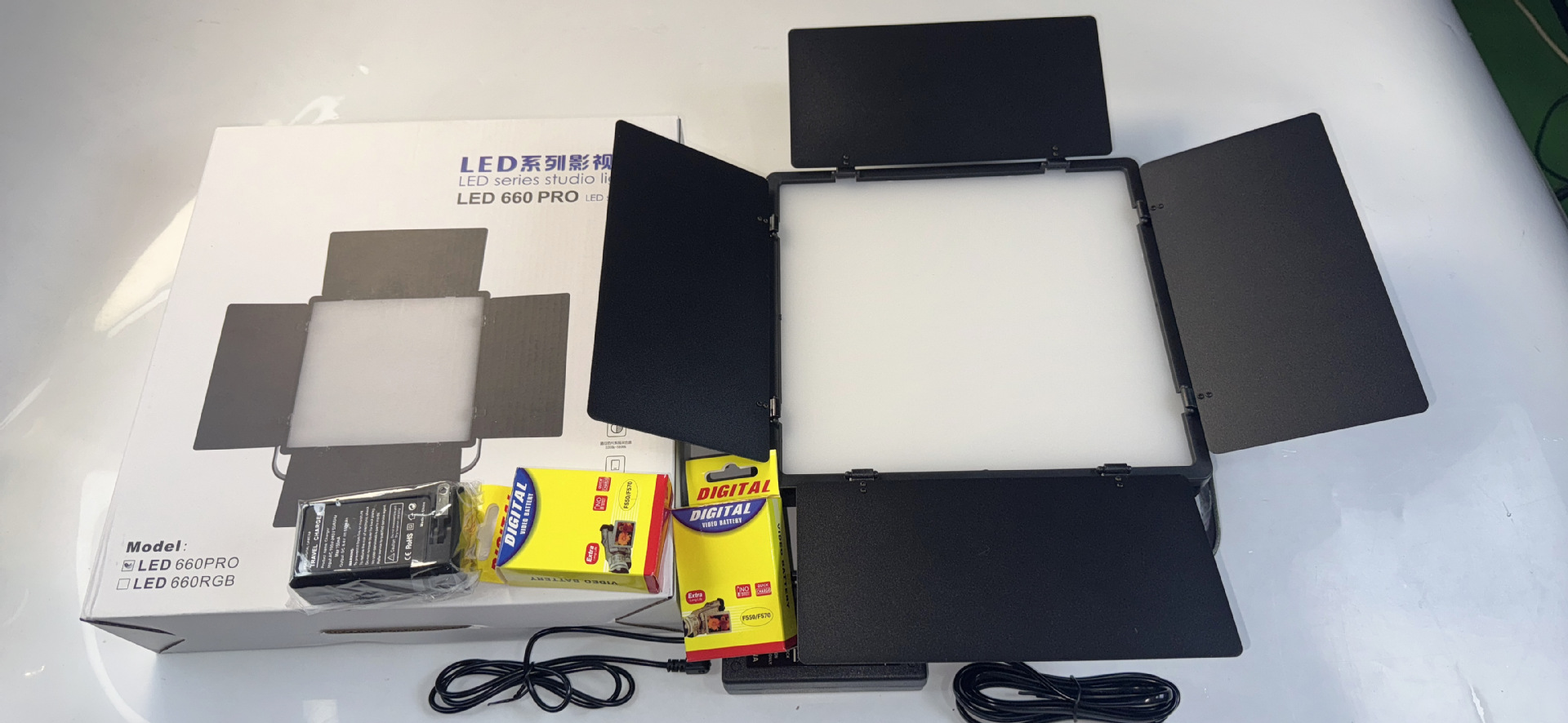 Panel de Luz LED para Fotografía LED 660 Pro Metal Temperatura Tricolor para Fotografía y Transmisión en Vivo image 8