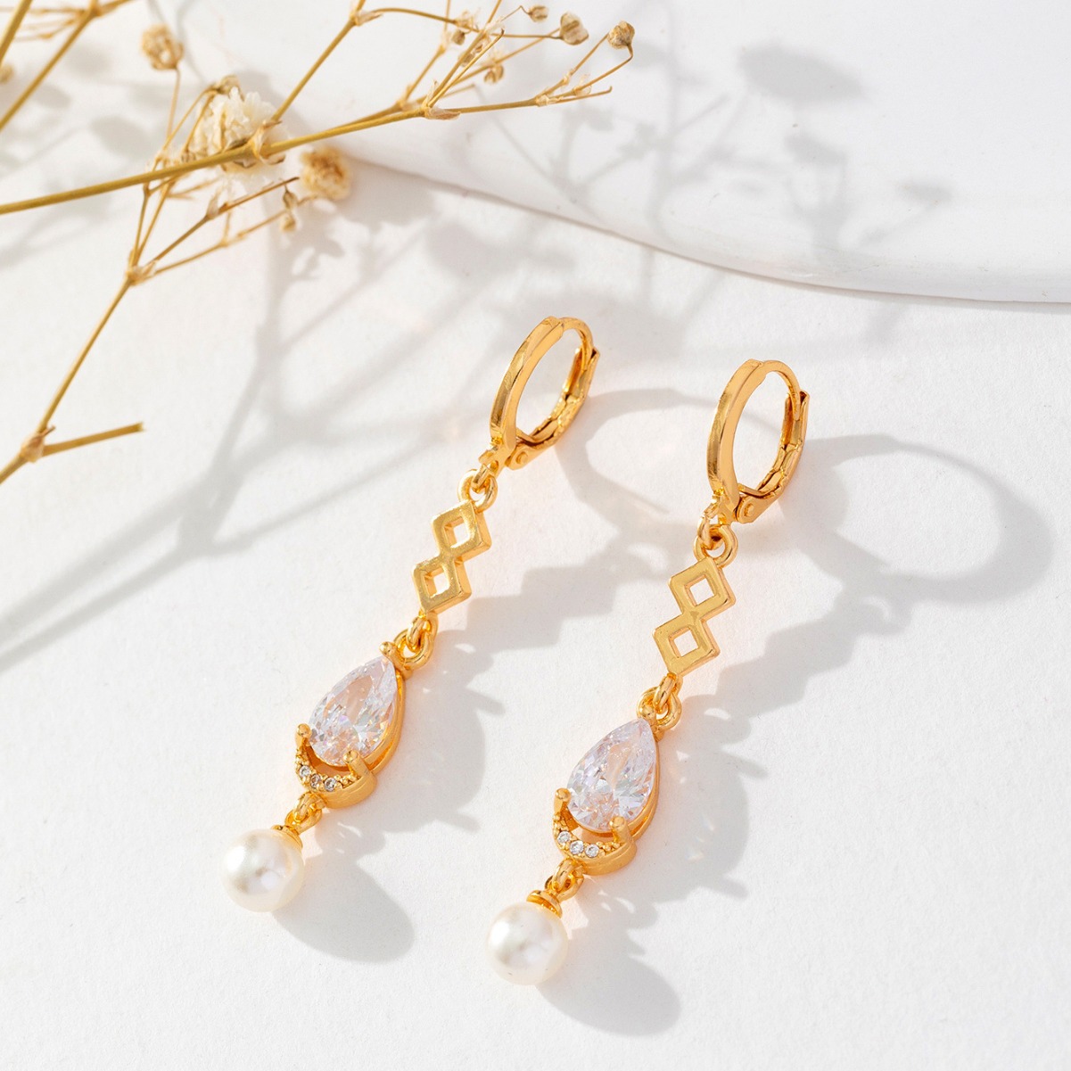 Aretes de goteo de moda europeas y estadounidenses transfronterizos, estilo de moda simple, personalidad de alto nivel, nicho, botones de orejas con bordas