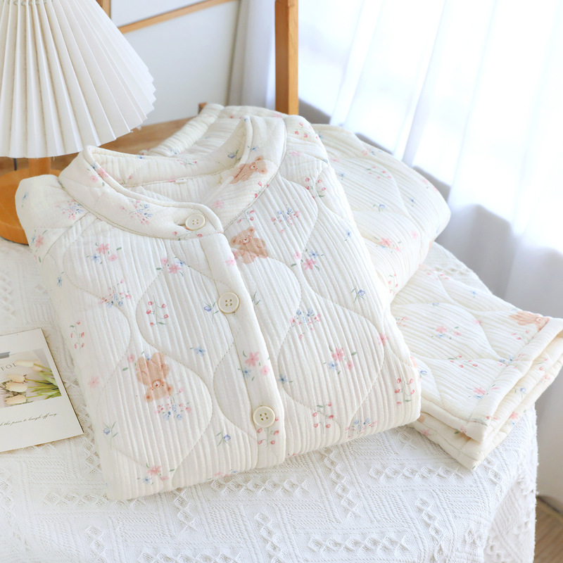 Autumn and winter thick crepe cotton pajamas, three-layer quilted, with raglan sleeves, featuring a cute bear design, women's loungewear and pajama set