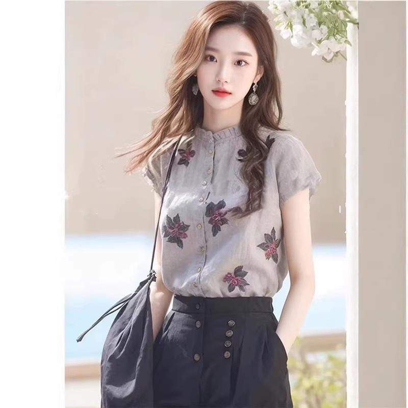 Áo sơ mi ngắn tay nữ họa tiết hoa xám thời trang — màu xám chi tiết 2