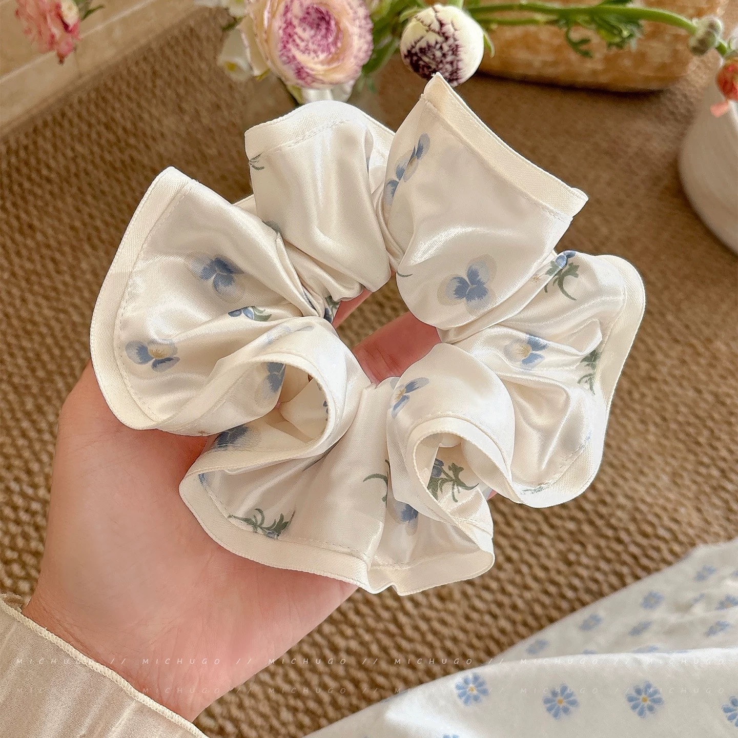 91# pearl white satin hair tie with blue-purple floral print, approximately 14cm