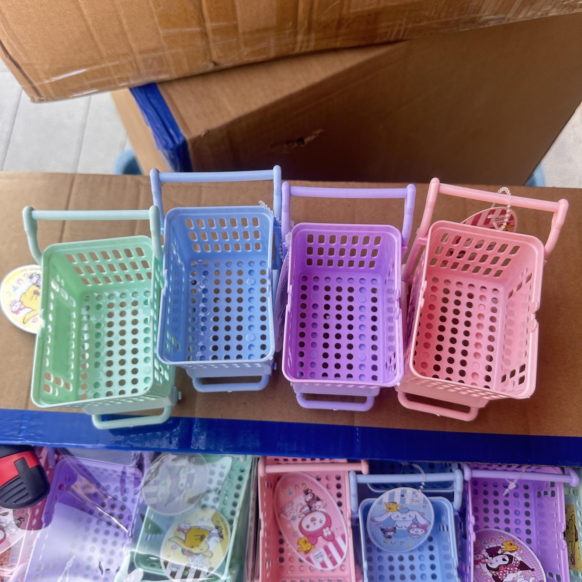 Miniso Sanrio dibujos animados familiares con forma linda y divertida caja de almacenamiento de regalos carrito de perro Yugui caja de almacenamiento de mujeres