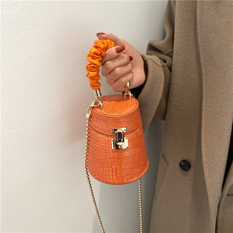 Cross-border Women's 2025 New Crocodile Pattern Bucket European And American Fashion Chain Shoulder Bag Popular Handbag_voghion.com