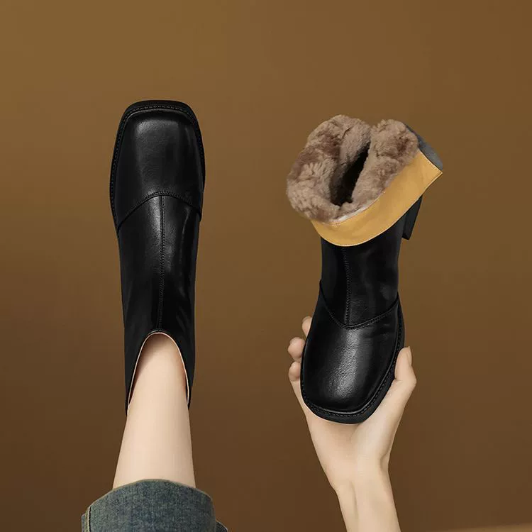 Leather ankle boots, side zipper, lambswool lining, rubber sole, sizes 34–39