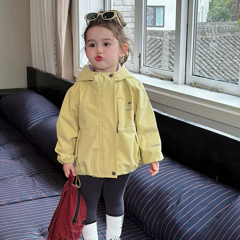 女童冲锋衣春秋季2026新款儿童韩版连帽上衣宝宝春装休闲风衣外套