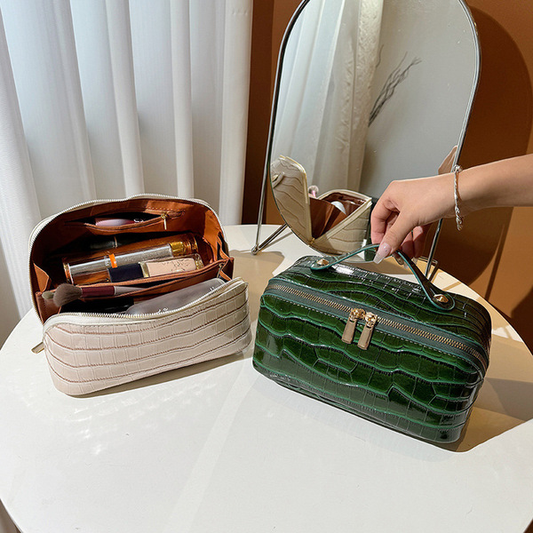 Cosmetic bag