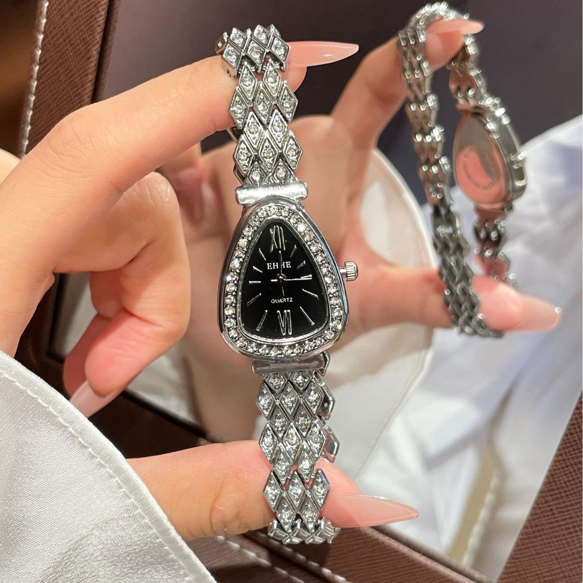 Cross-Border Foreign Trade New Niche High-End Fashion Temperament Women's Watch Fashion Retro Exquisite Quartz Women's Watch