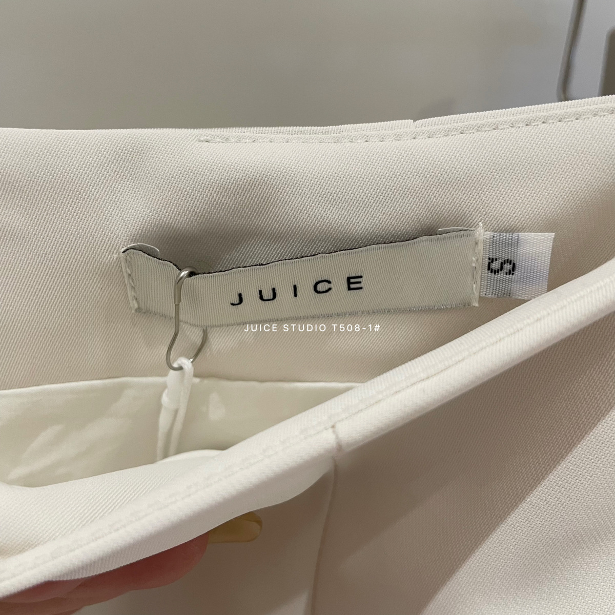 8DEB9882-0EE0-4FFD-B70A-FFF0BA