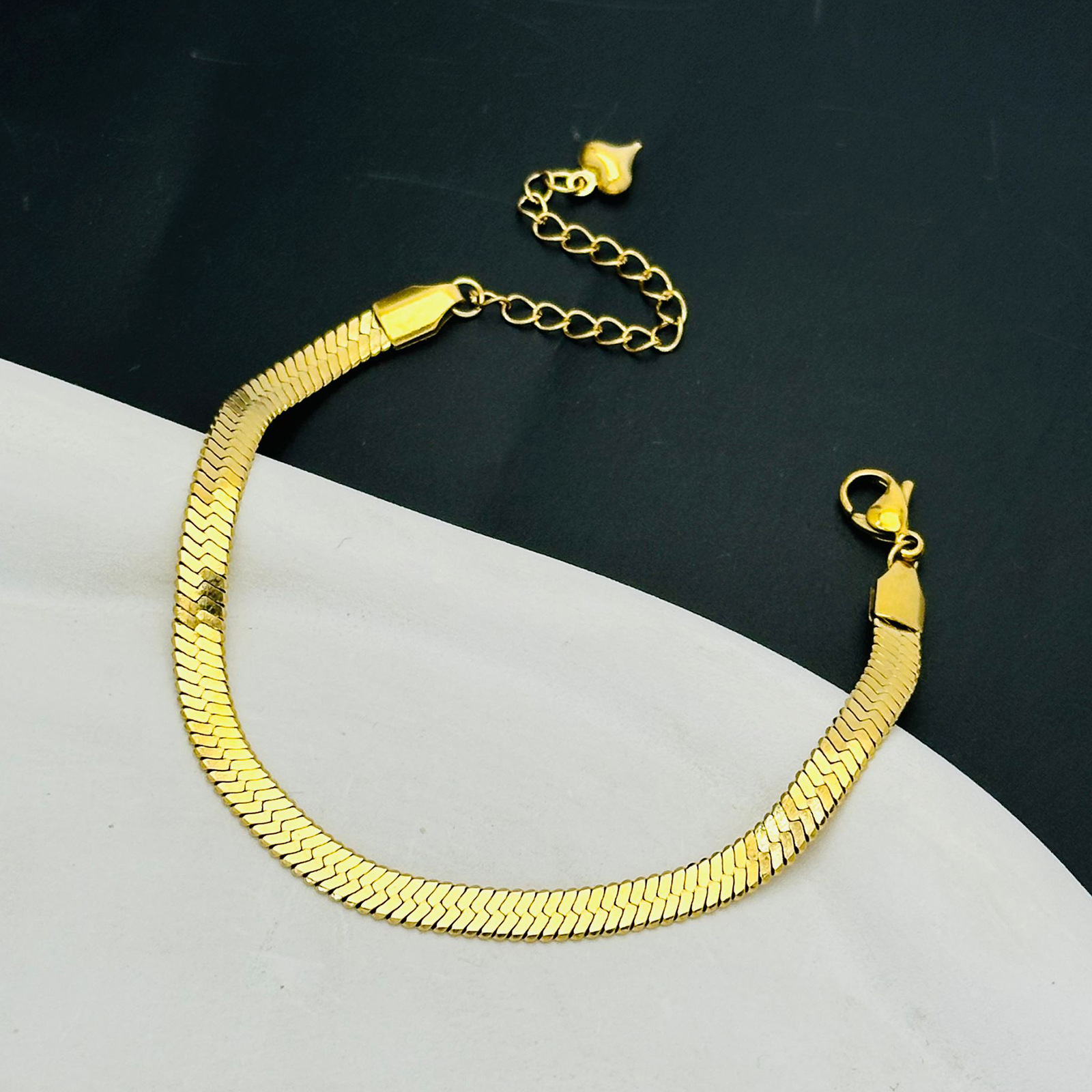 Cadena de hueso de serpiente plana de 5mm cadena desnuda transfronteriza transfronteriza temperamento de moda europea y americana joyería de lujo ligero femenino no se desvanece esencia europea y americana