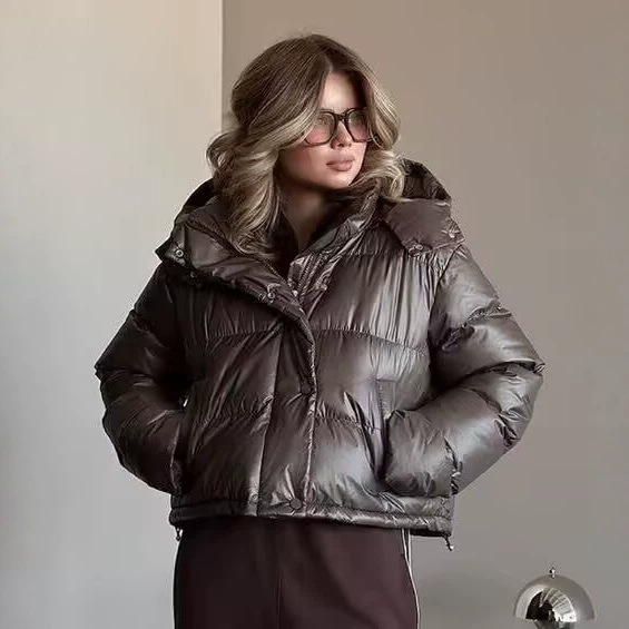 Qadın qısa yastıqlı gödəkçə, çıxarıla bilən başlıqlı
