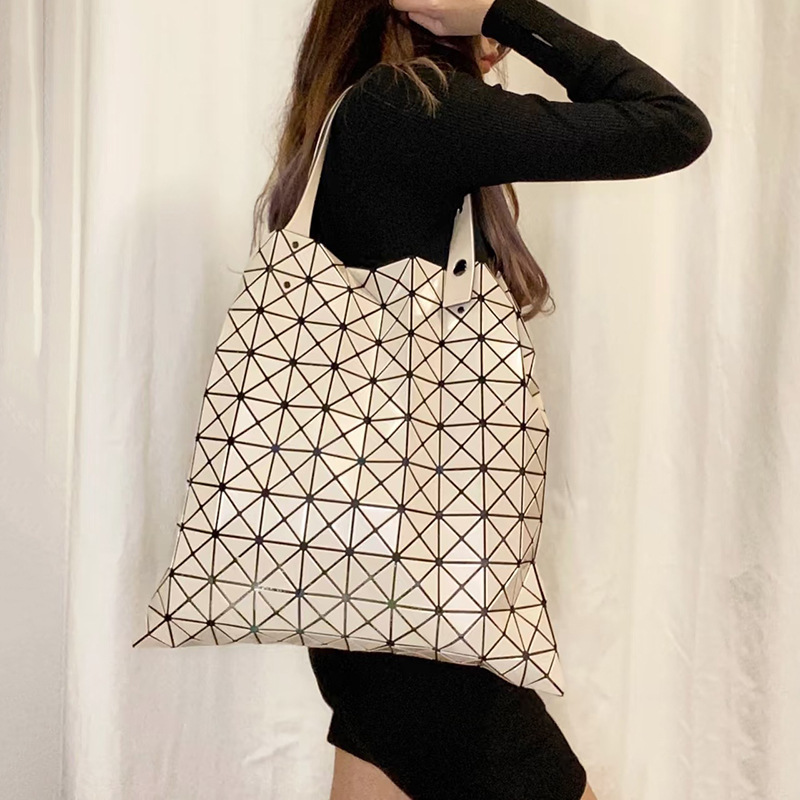 Japan 2022 New 10*10 tote bag lifetime geometric rhombus shoulder bag 10 women's bag big bag generation