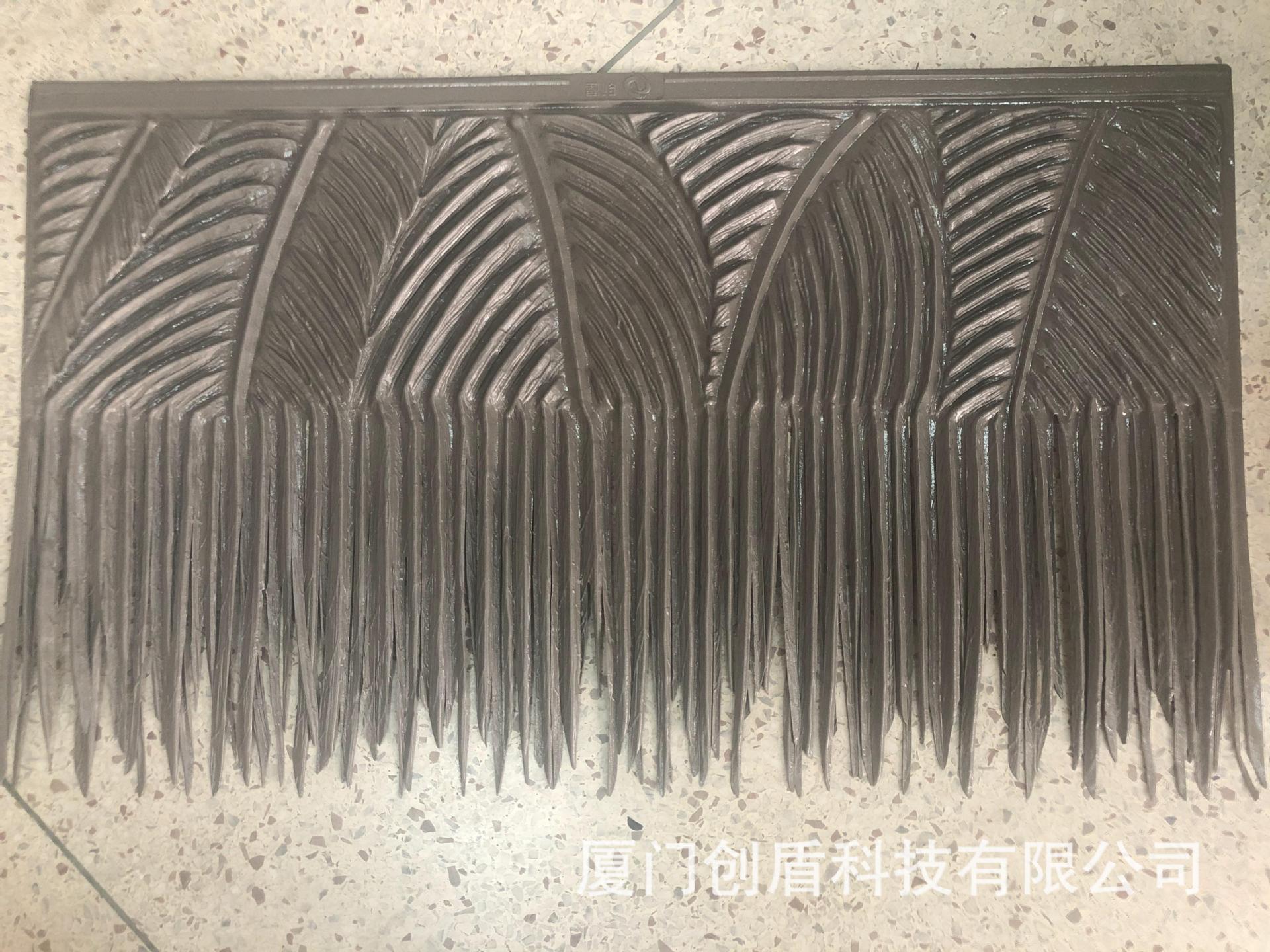 Suministro directo de fábrica de Xiamen al por mayor hoja de palma hoja de plátano punto escénico Nueva simulación de paja teja de paja de plástico hierba ignífuga