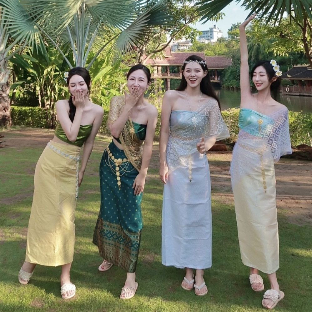 39 스커트 + 튜브탑 + 숄 + 플루메리아 머리핀