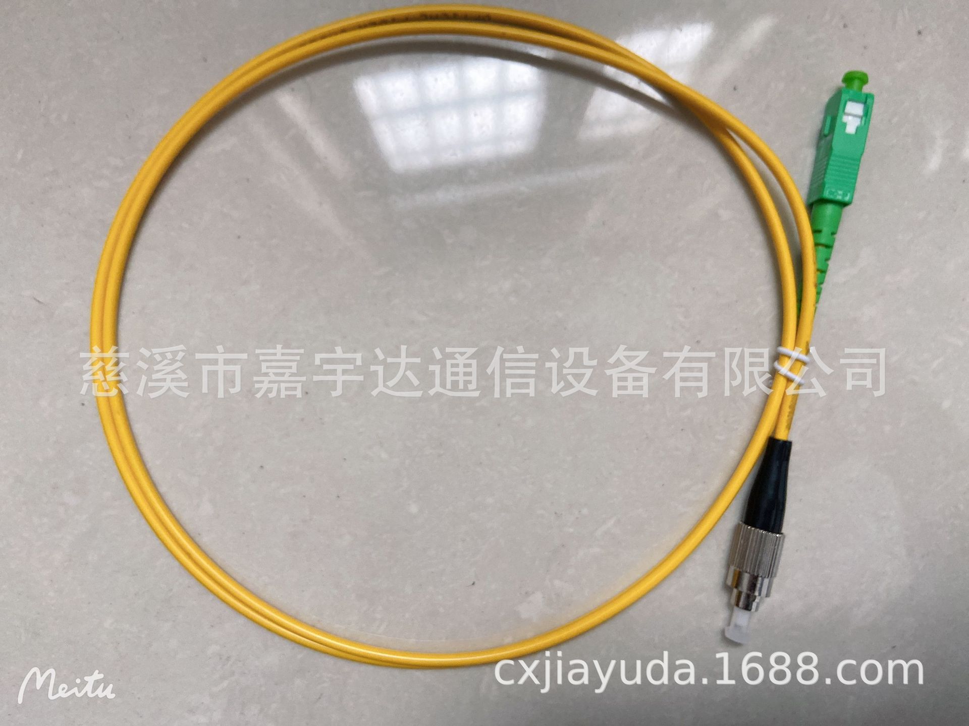 单模单芯SCAPC-FCUPC电信跳纤尾纤室内绿色大方转大圆光纤连接器