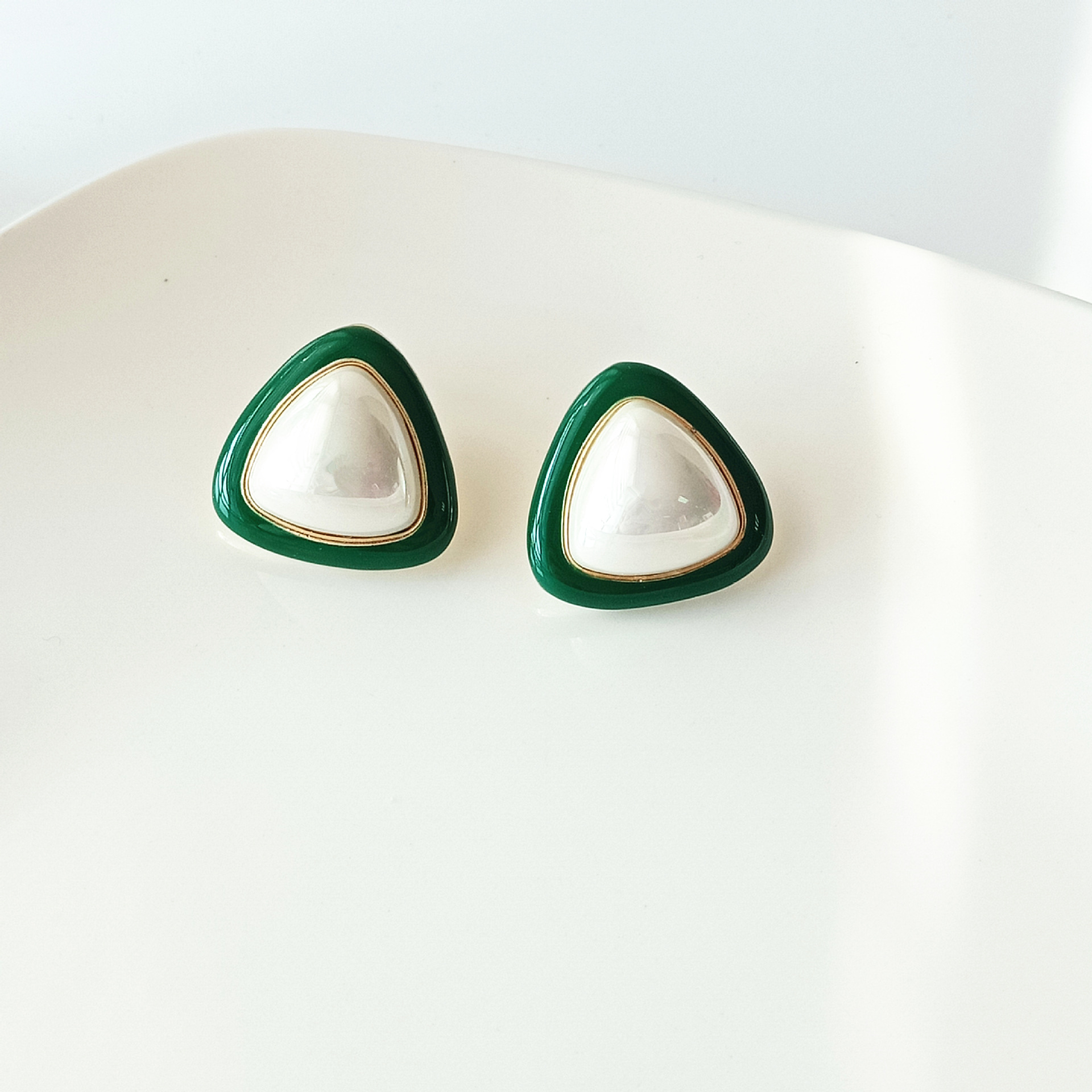 Simple Style Heart Shape Alloy Inlay Pearl Ear Studs 1 Pair display picture 2