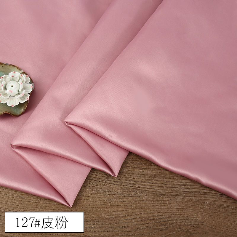 現物は高級なサテン生地のチャイナドレスを提供しています。|undefined