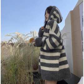 软糯撞色条纹连帽套头毛衣女秋外穿慵懒风宽松中长款针织衫上衣