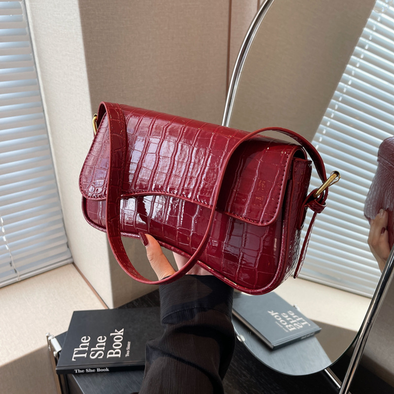 跨境質感小包包2024早春新款女包復古鱷魚紋單肩包漆皮亮面斜挎包