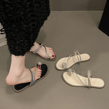 水钻细带平底套趾拖鞋女夏外穿批发新款时尚百搭配裙子绝美凉拖鞋