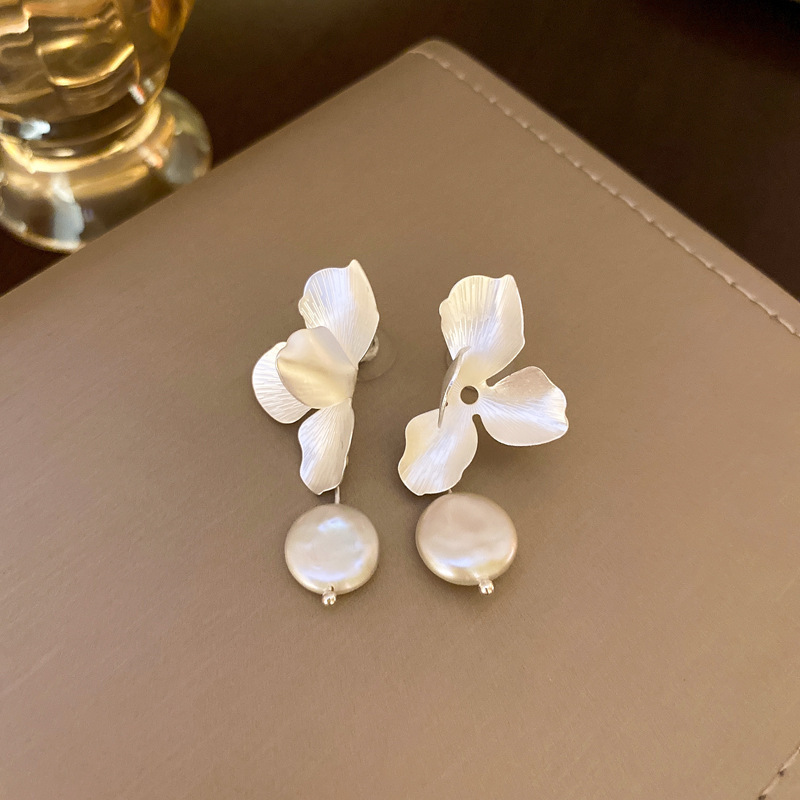Aguja de plata diamantes geométricos aretes de perlas redondos ligeros de lujo de alta calidad pernos de orejas de estilo francés temperamento femenino orejas de nicho mayorista image 32
