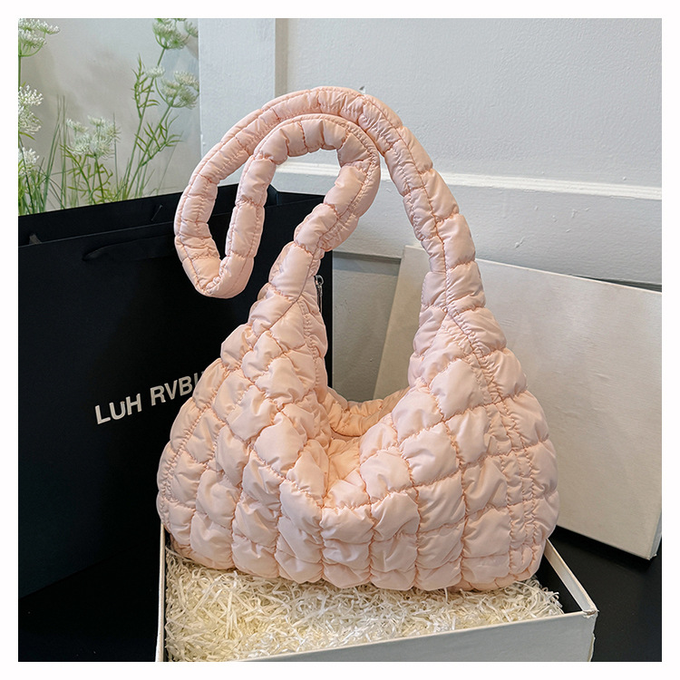 Comercio exterior al por mayor 2023 nueva nube plisada bolso de las mujeres de gran capacidad de hombro bolsa de mensajero bolso de mano a juego